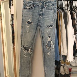 American Eagle Distressed Tomgirl Jeans